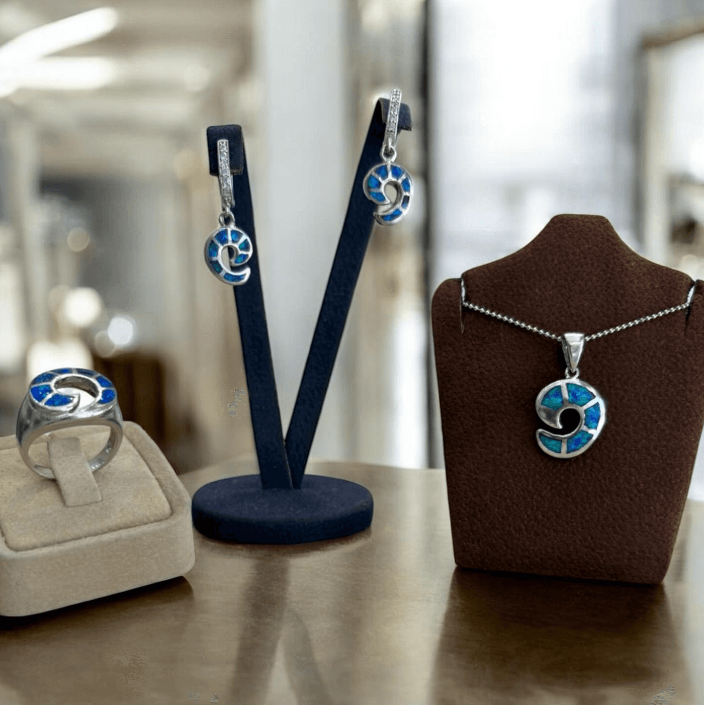 Серебряный набор со спиралью и синим опалом